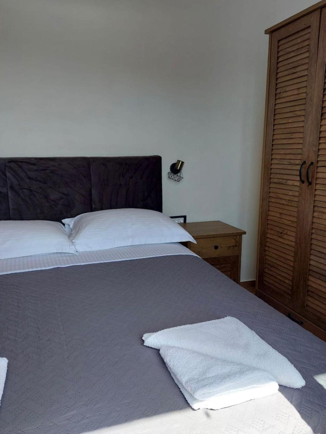 Apartmani Karla Paklenica สตารีกราด-ปาเคลนีซา ภายนอก รูปภาพ