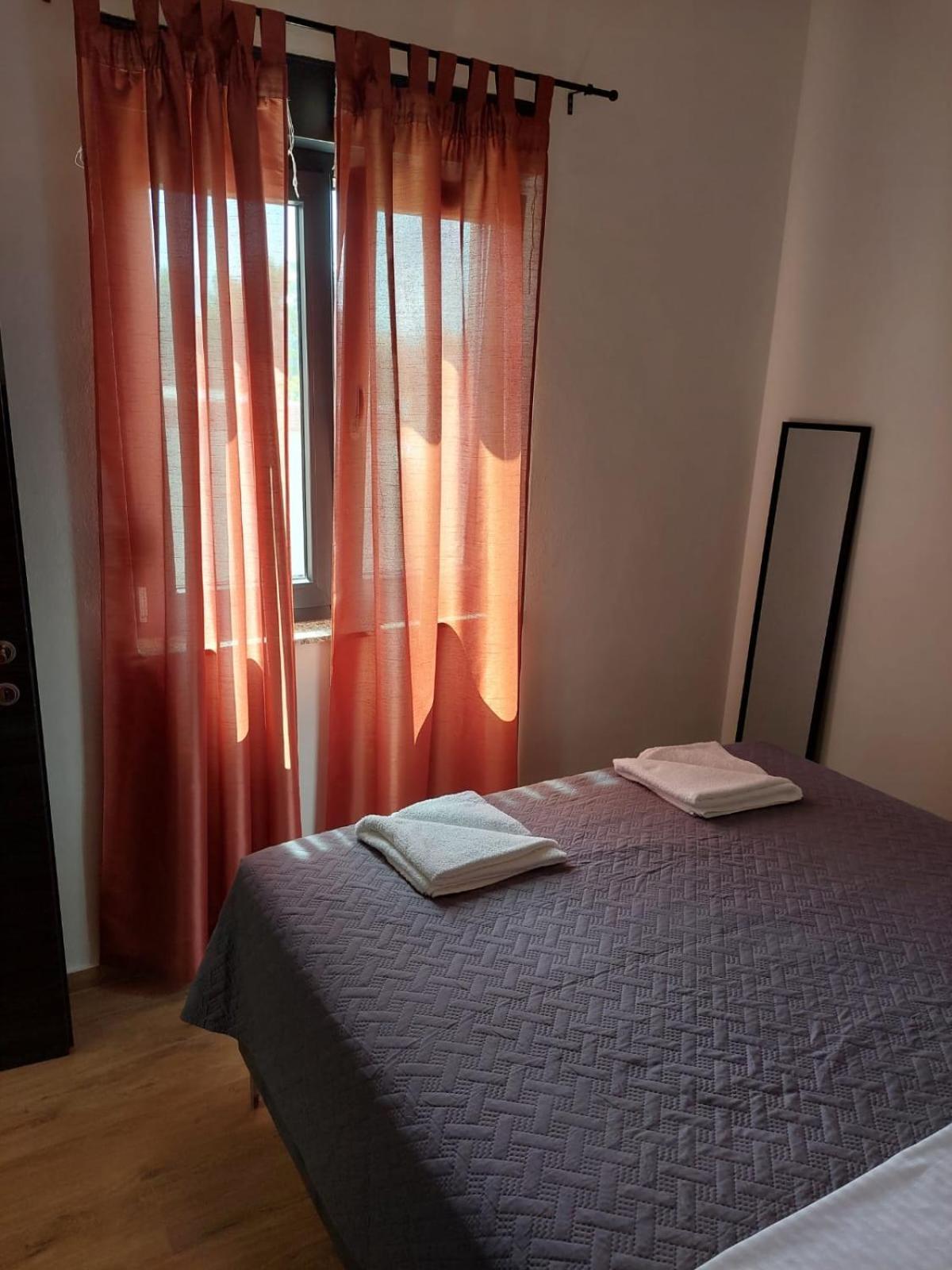 Apartmani Karla Paklenica สตารีกราด-ปาเคลนีซา ภายนอก รูปภาพ
