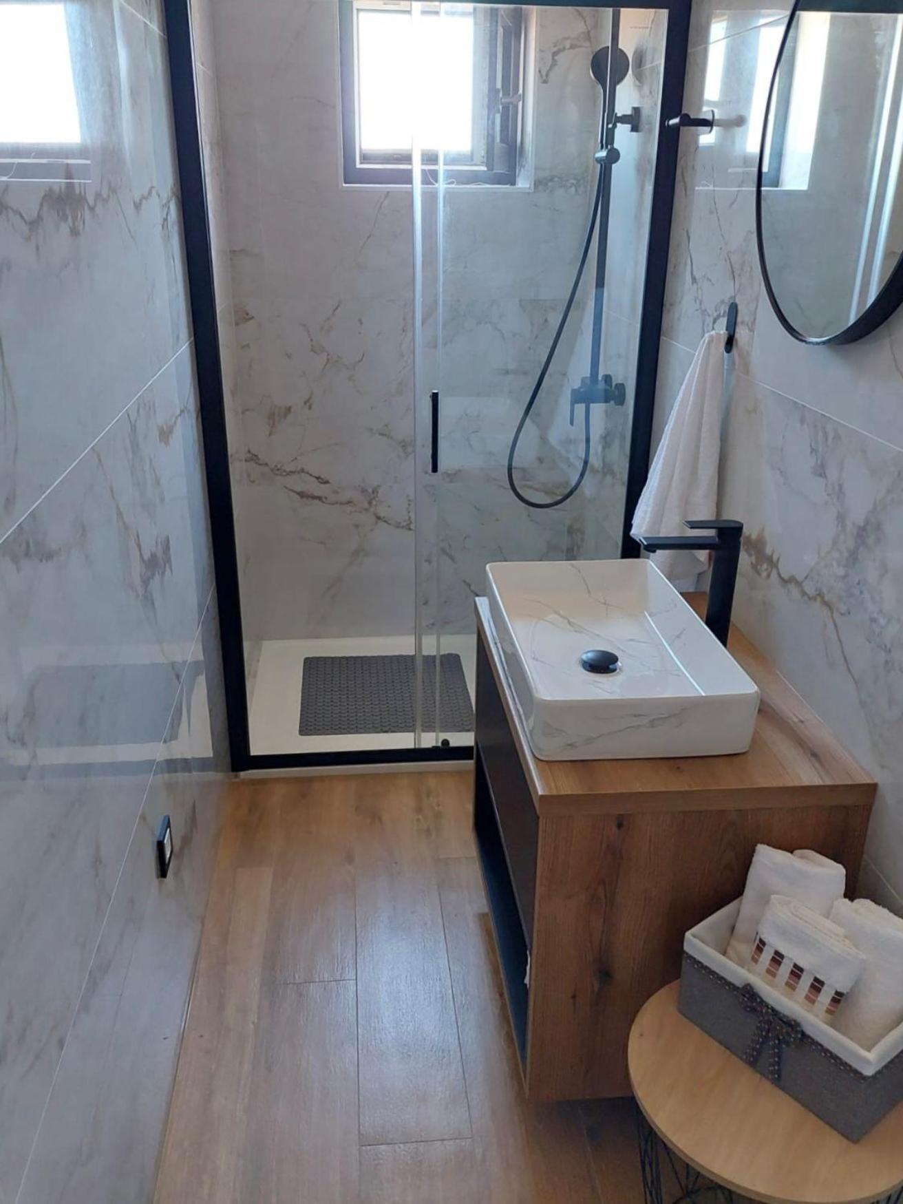Apartmani Karla Paklenica สตารีกราด-ปาเคลนีซา ภายนอก รูปภาพ