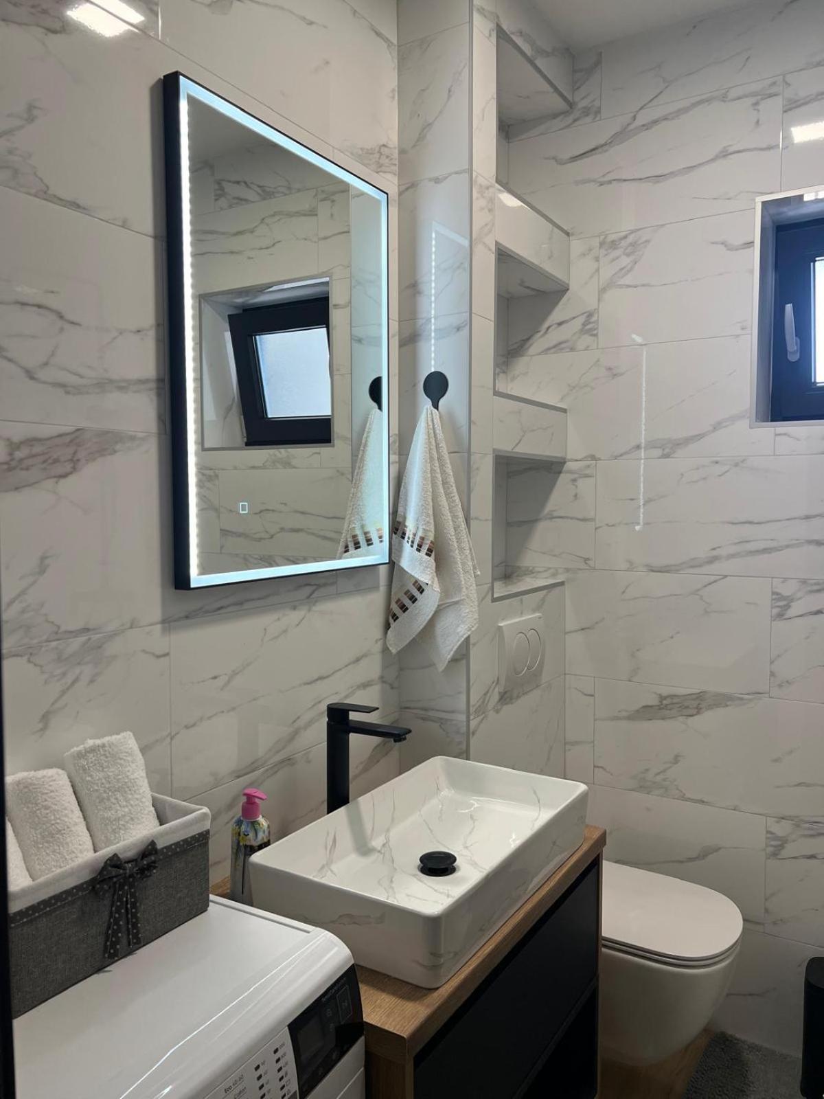 Apartmani Karla Paklenica สตารีกราด-ปาเคลนีซา ภายนอก รูปภาพ