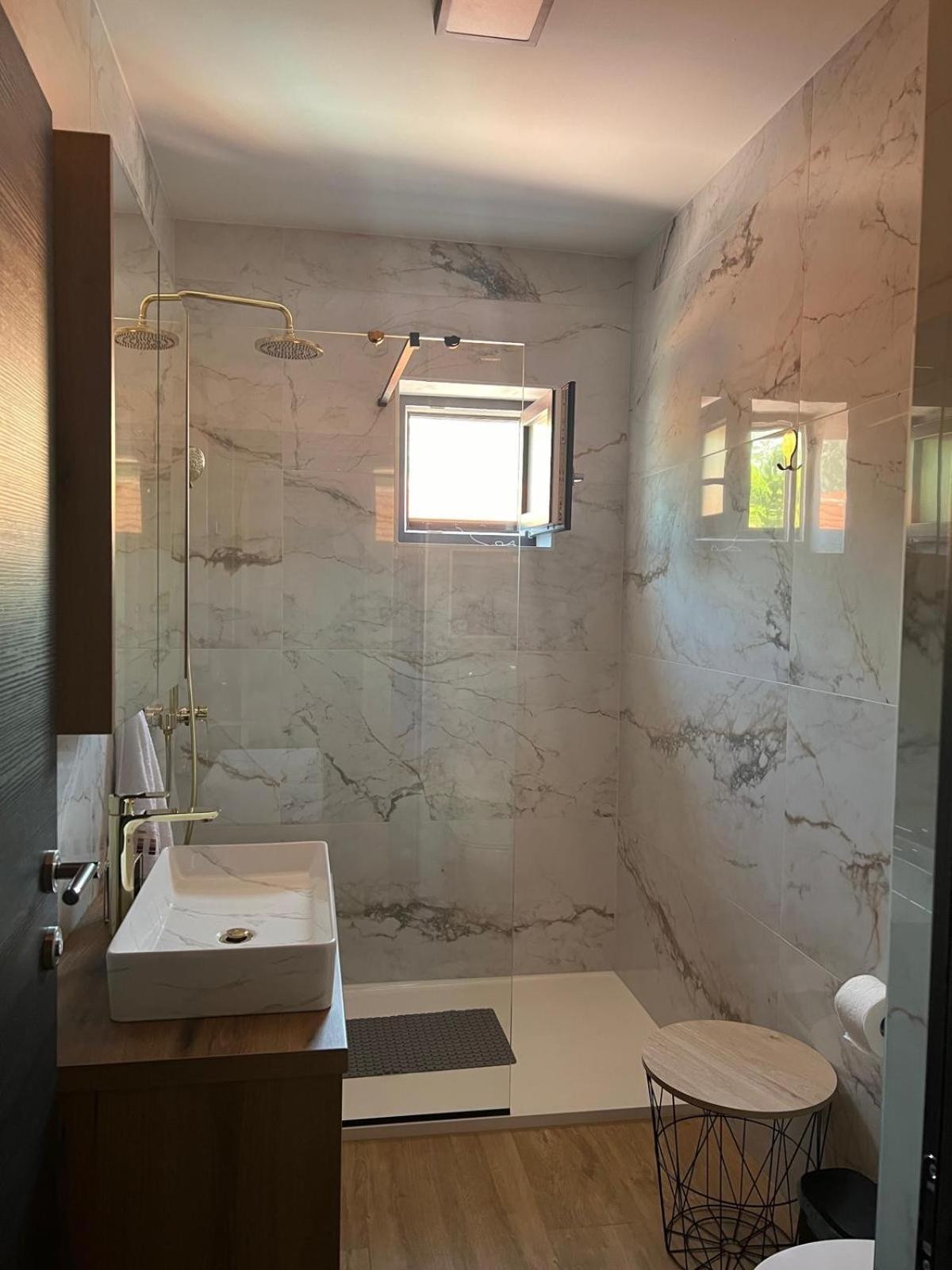 Apartmani Karla Paklenica สตารีกราด-ปาเคลนีซา ภายนอก รูปภาพ