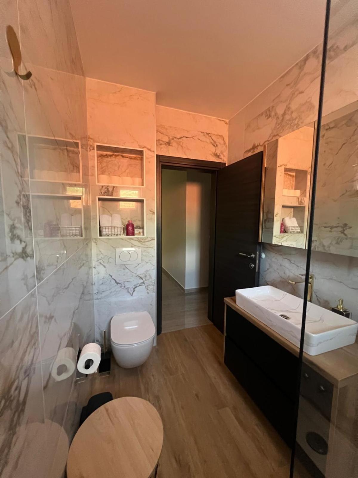 Apartmani Karla Paklenica สตารีกราด-ปาเคลนีซา ภายนอก รูปภาพ