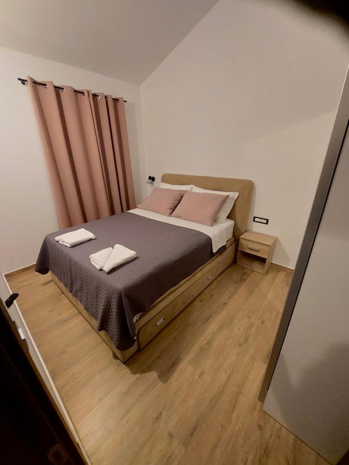 Apartmani Karla Paklenica สตารีกราด-ปาเคลนีซา ภายนอก รูปภาพ