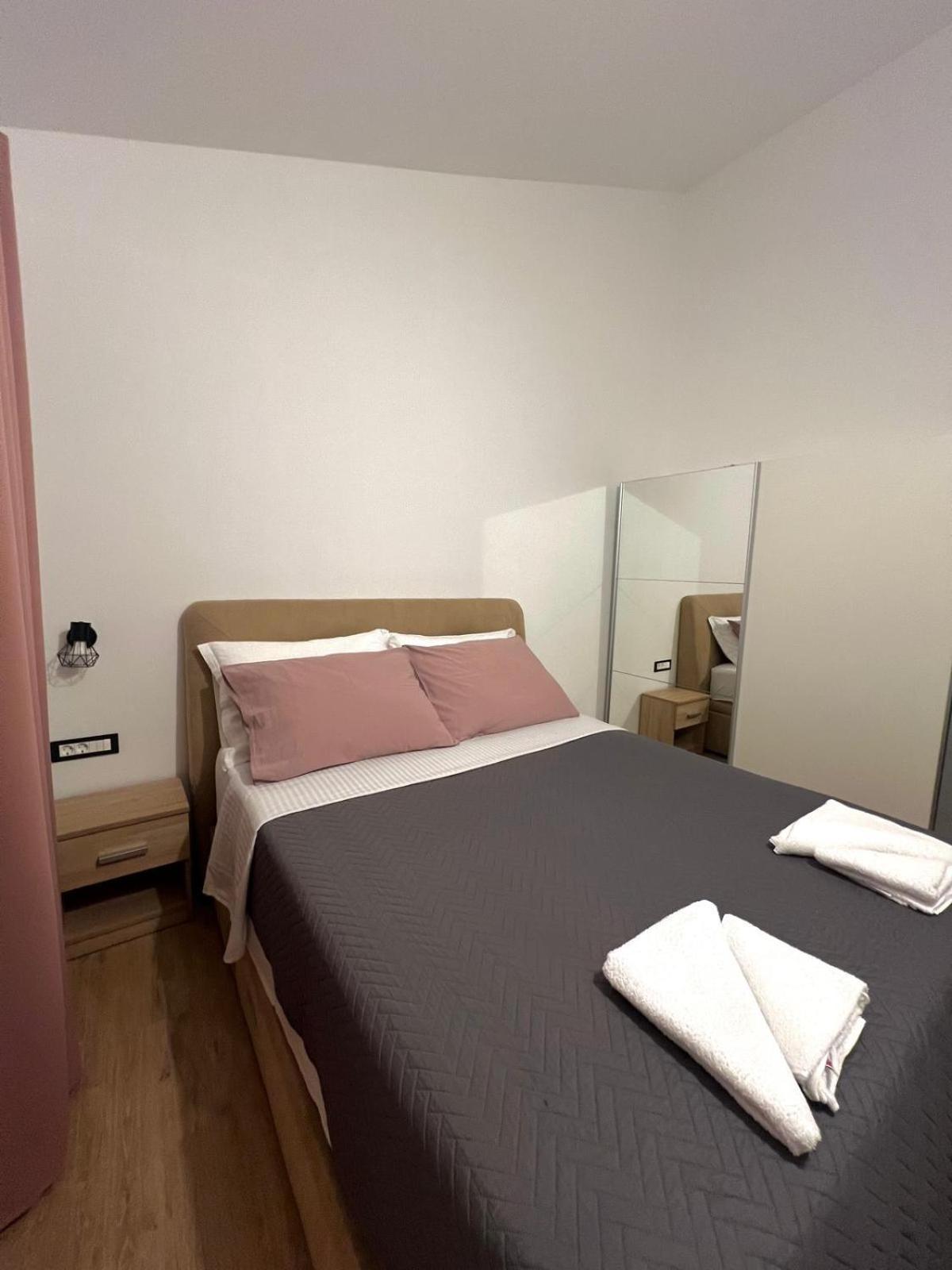 Apartmani Karla Paklenica สตารีกราด-ปาเคลนีซา ภายนอก รูปภาพ