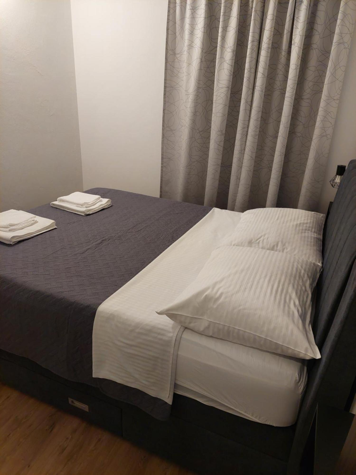 Apartmani Karla Paklenica สตารีกราด-ปาเคลนีซา ภายนอก รูปภาพ