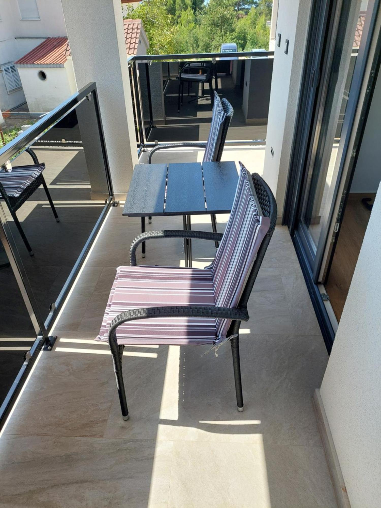 Apartmani Karla Paklenica สตารีกราด-ปาเคลนีซา ภายนอก รูปภาพ