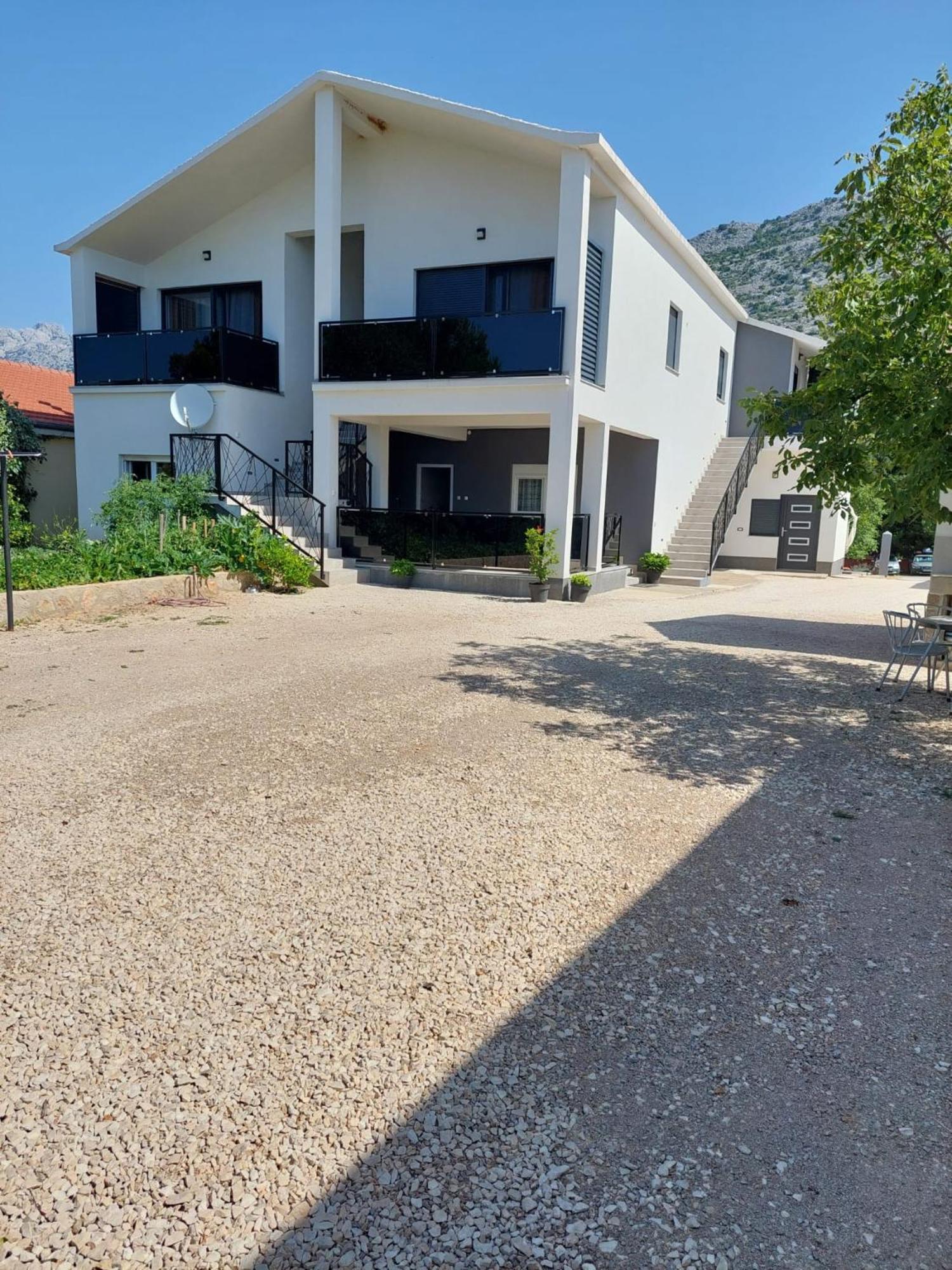 Apartmani Karla Paklenica สตารีกราด-ปาเคลนีซา ภายนอก รูปภาพ