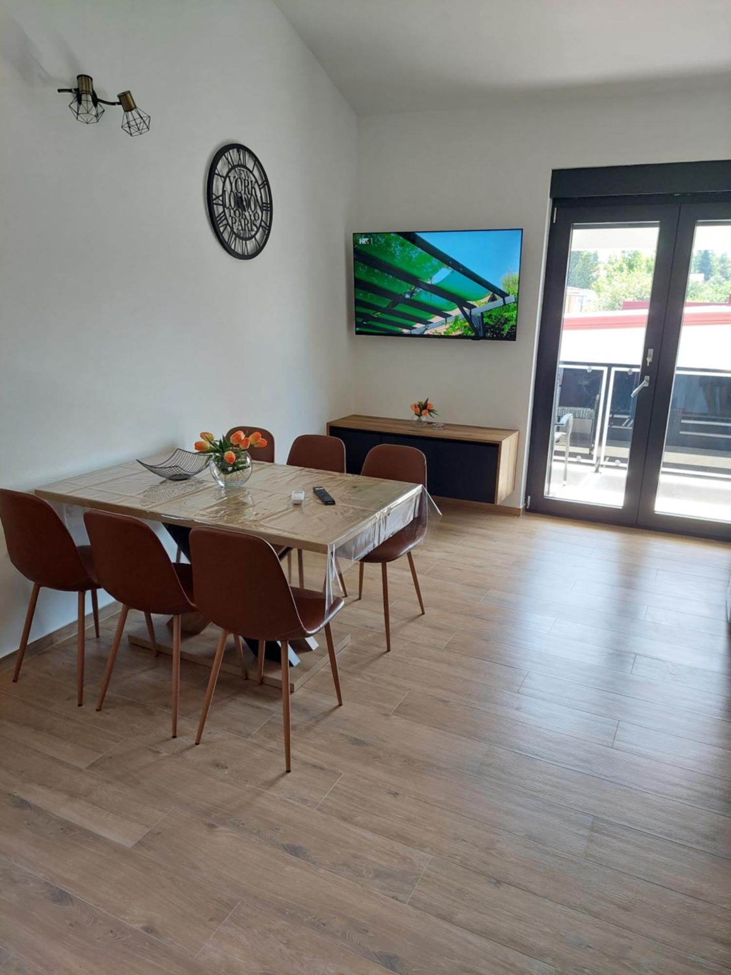 Apartmani Karla Paklenica สตารีกราด-ปาเคลนีซา ภายนอก รูปภาพ