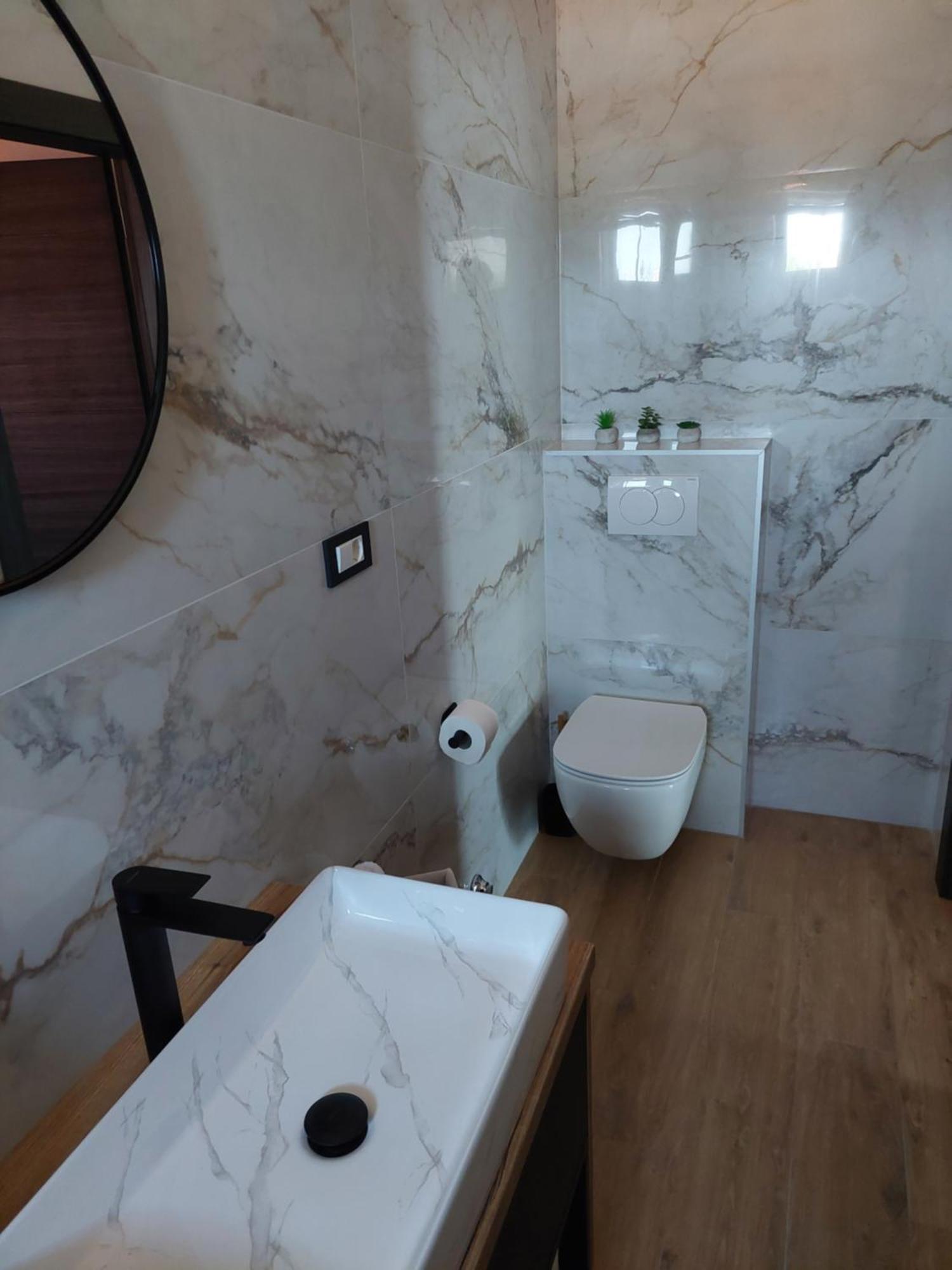 Apartmani Karla Paklenica สตารีกราด-ปาเคลนีซา ภายนอก รูปภาพ