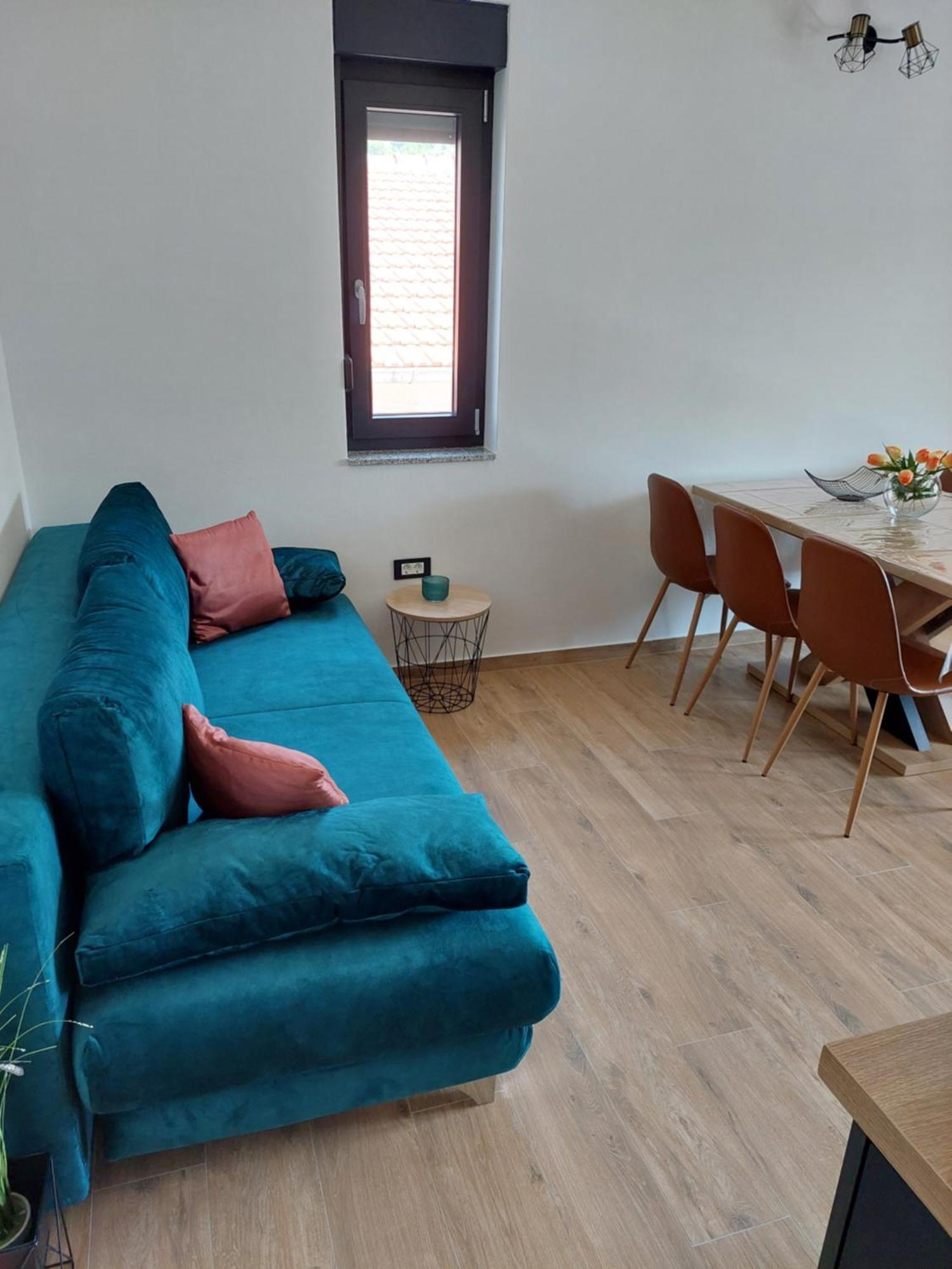 Apartmani Karla Paklenica สตารีกราด-ปาเคลนีซา ภายนอก รูปภาพ
