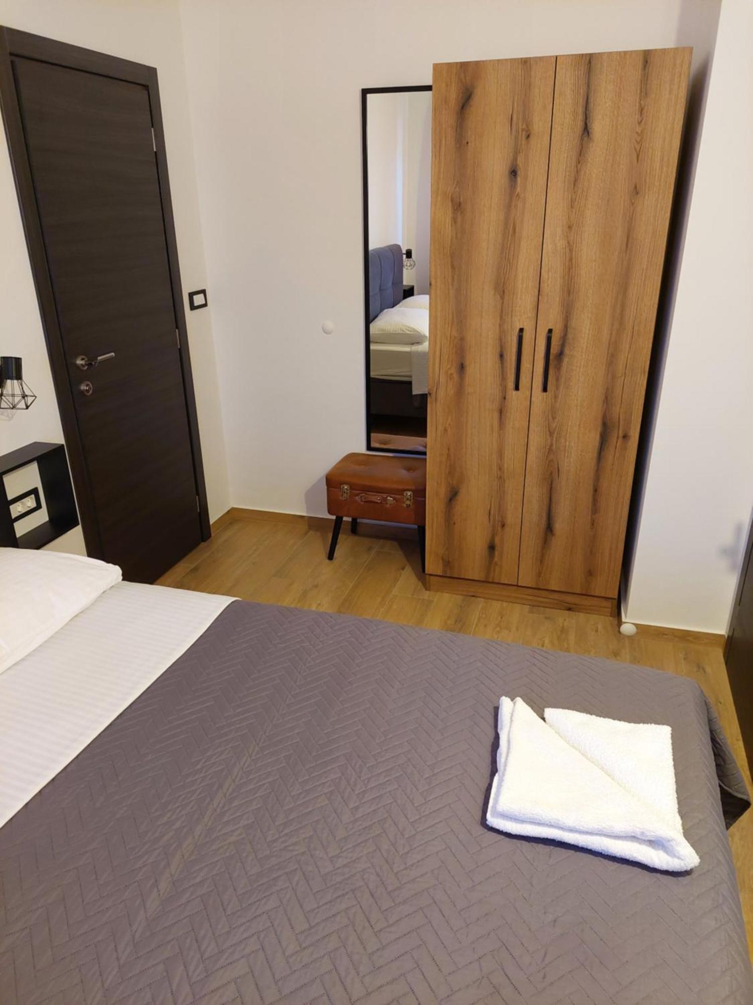 Apartmani Karla Paklenica สตารีกราด-ปาเคลนีซา ภายนอก รูปภาพ