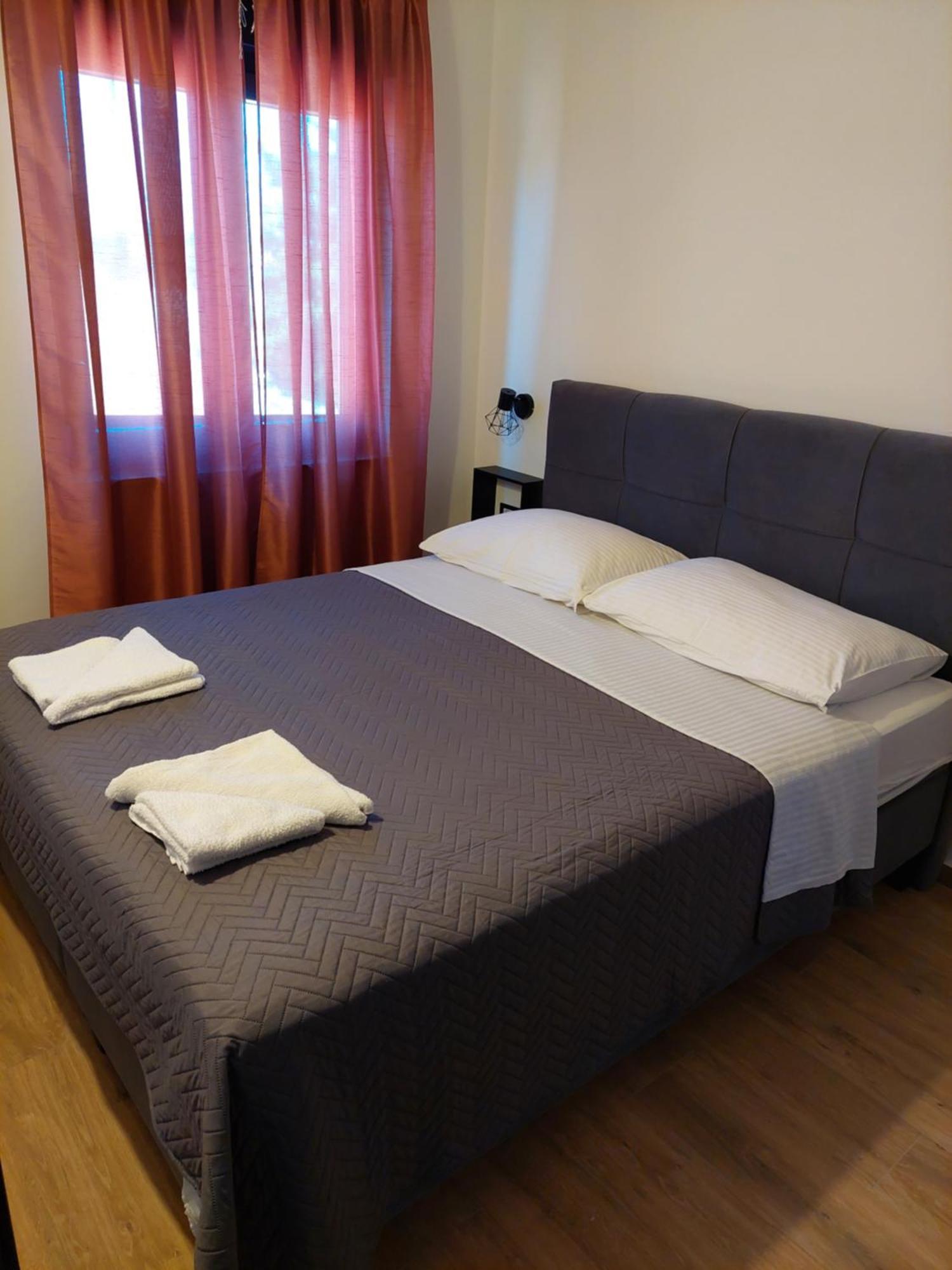 Apartmani Karla Paklenica สตารีกราด-ปาเคลนีซา ภายนอก รูปภาพ