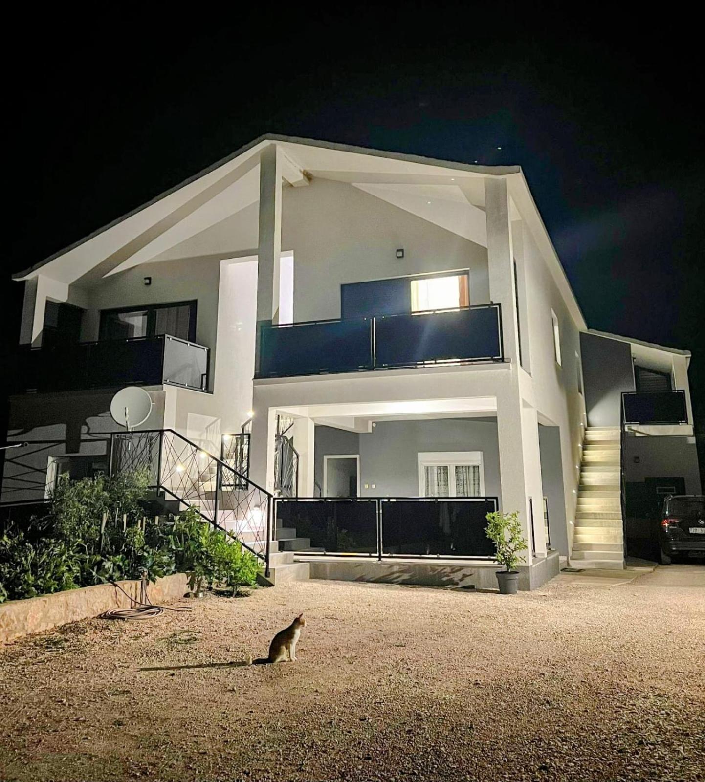 Apartmani Karla Paklenica สตารีกราด-ปาเคลนีซา ภายนอก รูปภาพ