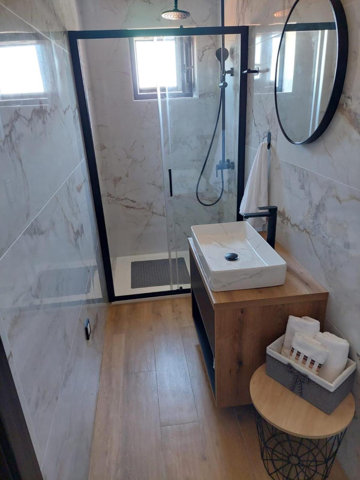 Apartmani Karla Paklenica สตารีกราด-ปาเคลนีซา ภายนอก รูปภาพ