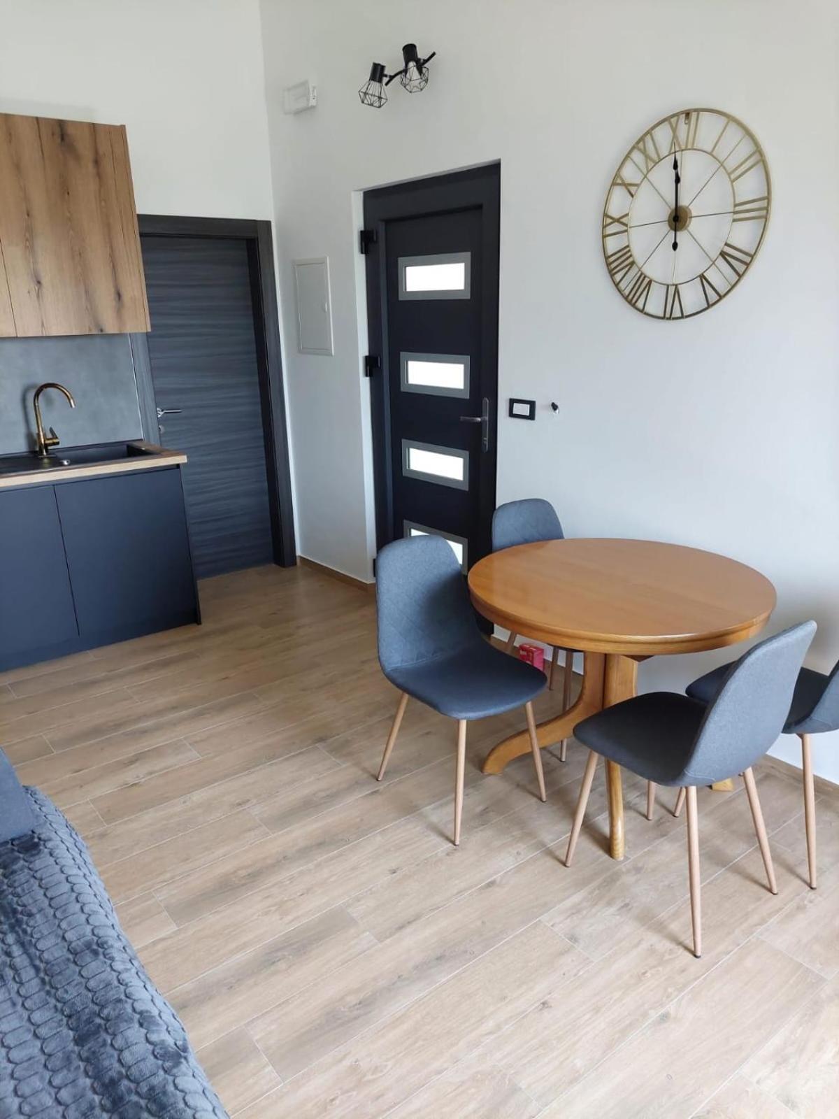Apartmani Karla Paklenica สตารีกราด-ปาเคลนีซา ภายนอก รูปภาพ